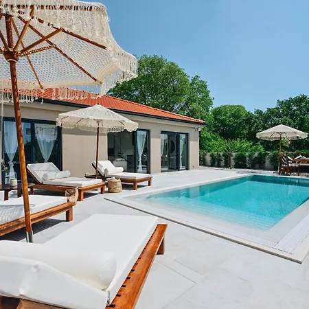New!!! Maison Mandri With Private Pool 빌라 Marasi