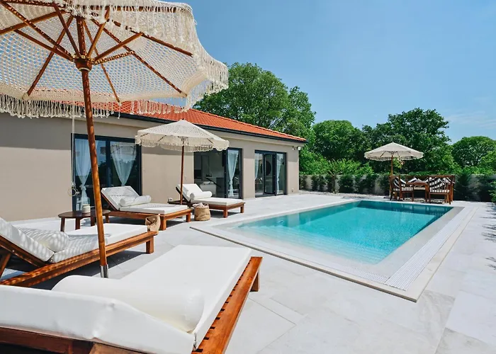 New!!! Maison Mandri With Private Pool 빌라 Marasi