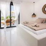 New!!! Maison Mandri With Private Pool Vila Marasi